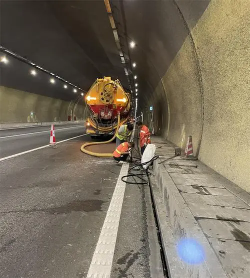 五常隧道排水渠清淤